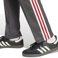 Manchester United Originals adicolor Track Pants - Black | Adidas online