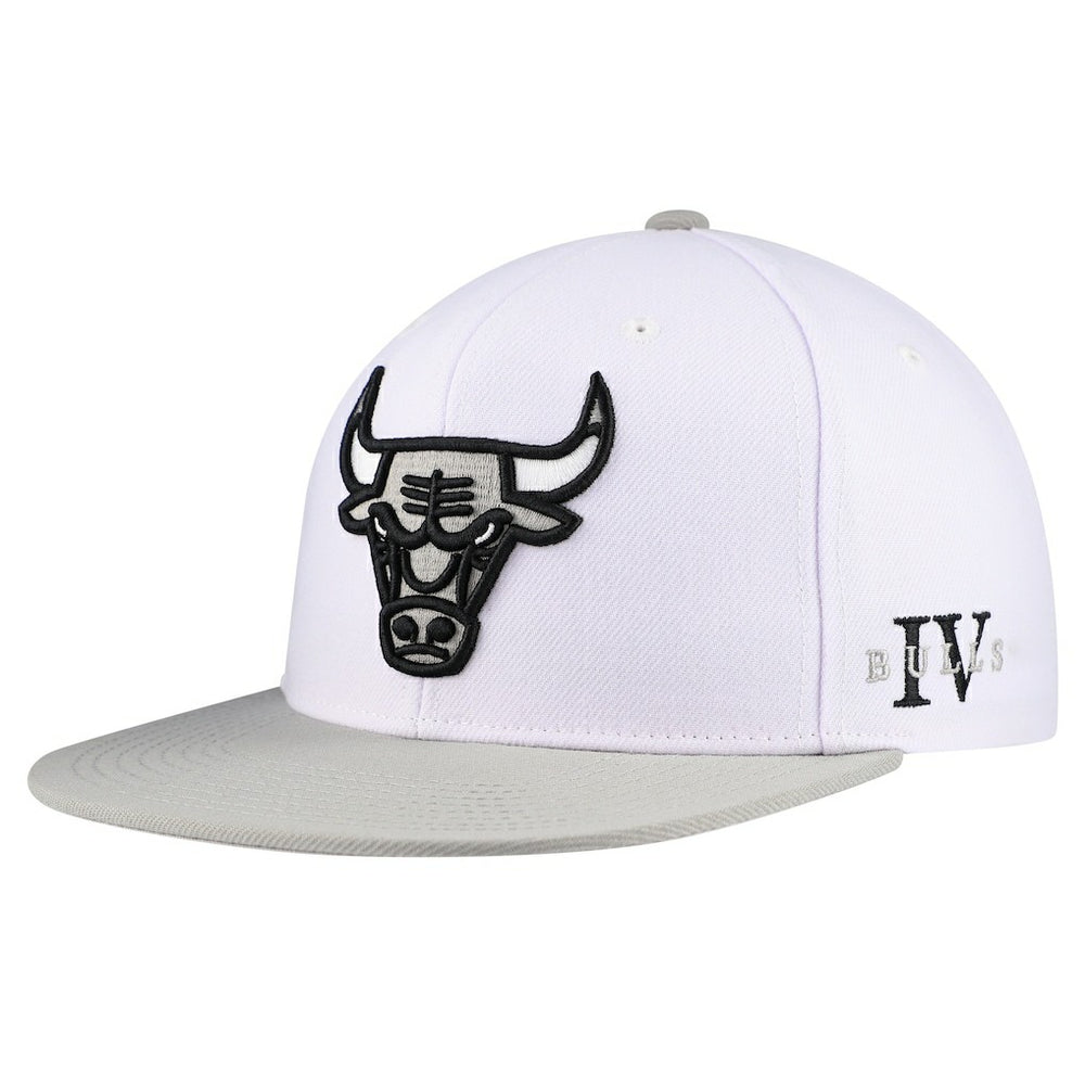 Chicago Bulls Core Snapback Hat - White | Mitchell & Ness for sale
