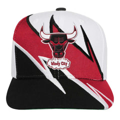 Chicago Bulls Youth Wave Runner Snapback Hat - White | Mitchell & Ness on sale