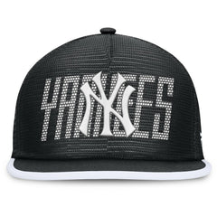 New York Yankees Let's Glow Line Drive Snapback Hat - Black