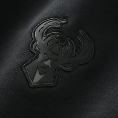 Milwaukee Bucks Authentic Standard Issue Travel Dri-FIT Sweatshirt - Black | Nike shop