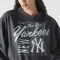 New York Yankees Women's Boxy Mineral Wash Dolmen Sleeve Cropped Sweatshirt - Navy | New Era