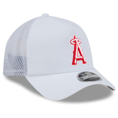 Los Angeles Angels 2026 Batting Practice Apex 9FORTY Adjustable Trucker Hat - White | New Era