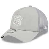 New York Yankees 2026 Batting Practice Apex 9FORTY Adjustable Trucker Hat - Gray | New Era