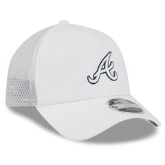 Atlanta Braves 2026 Batting Practice Apex 9FORTY Adjustable Trucker Hat - White | New Era