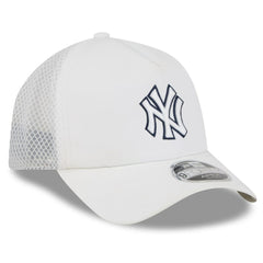 New York Yankees 2026 Batting Practice Apex 9FORTY Adjustable Trucker Hat - White | New Era