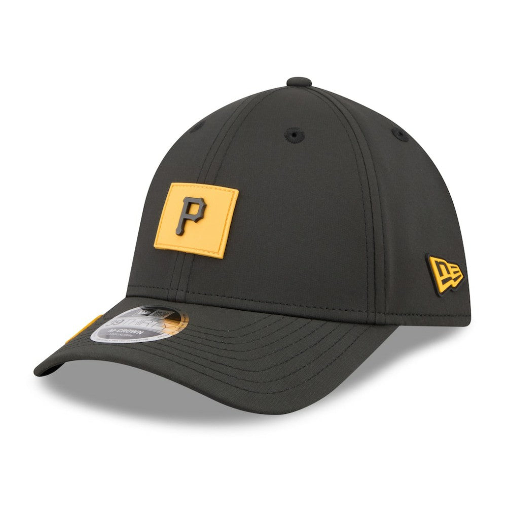 Pittsburgh Pirates 2026 Clubhouse M-Crown 39THIRTY Flex Hat - Black | New Era
