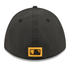 Pittsburgh Pirates 2026 Clubhouse M-Crown 39THIRTY Flex Hat - Black | New Era