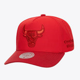 Chicago Bulls Legendary Home Pro Pinch Snapback Hat - Red | Mitchell & Ness for sale