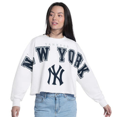 New York Yankees G-III 4Her by Carl Banks Women's Bleachers Cropped Pullover Sweatshirt - White