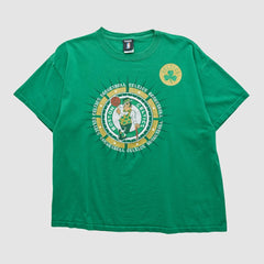 Boston Celtics UNK 2000s T-shirt - Green Vintage | Vintage sale