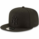 New York Yankees Black on Black 9FIFTY Team Snapback Adjustable Hat - Black | New Era