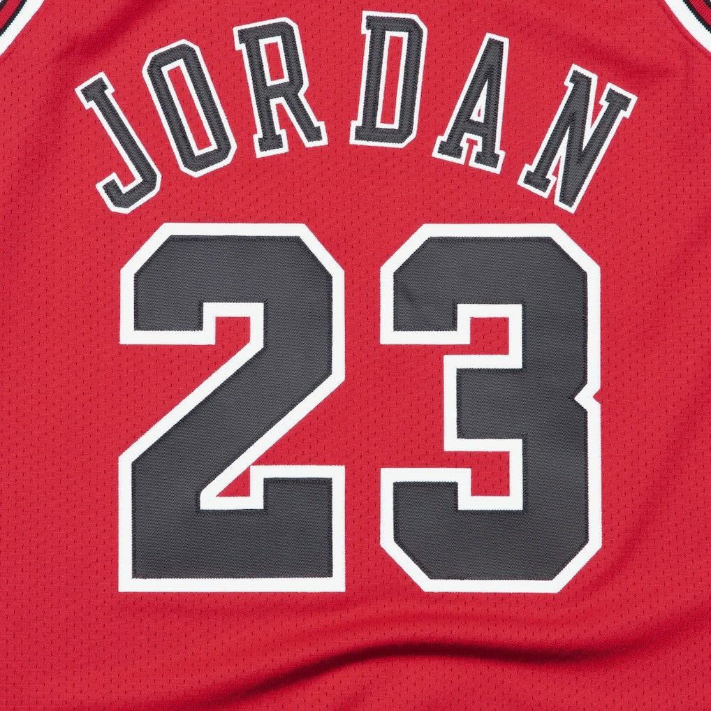 Chicago Bulls Authentic Jersey Road Finals Michael Jordan 1997-98 | Mitchell & Ness on sale