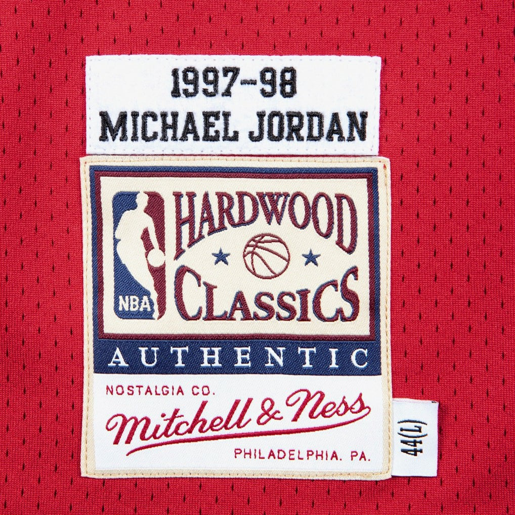 Chicago Bulls Authentic Jersey Road Finals Michael Jordan 1997-98 | Mitchell & Ness on sale