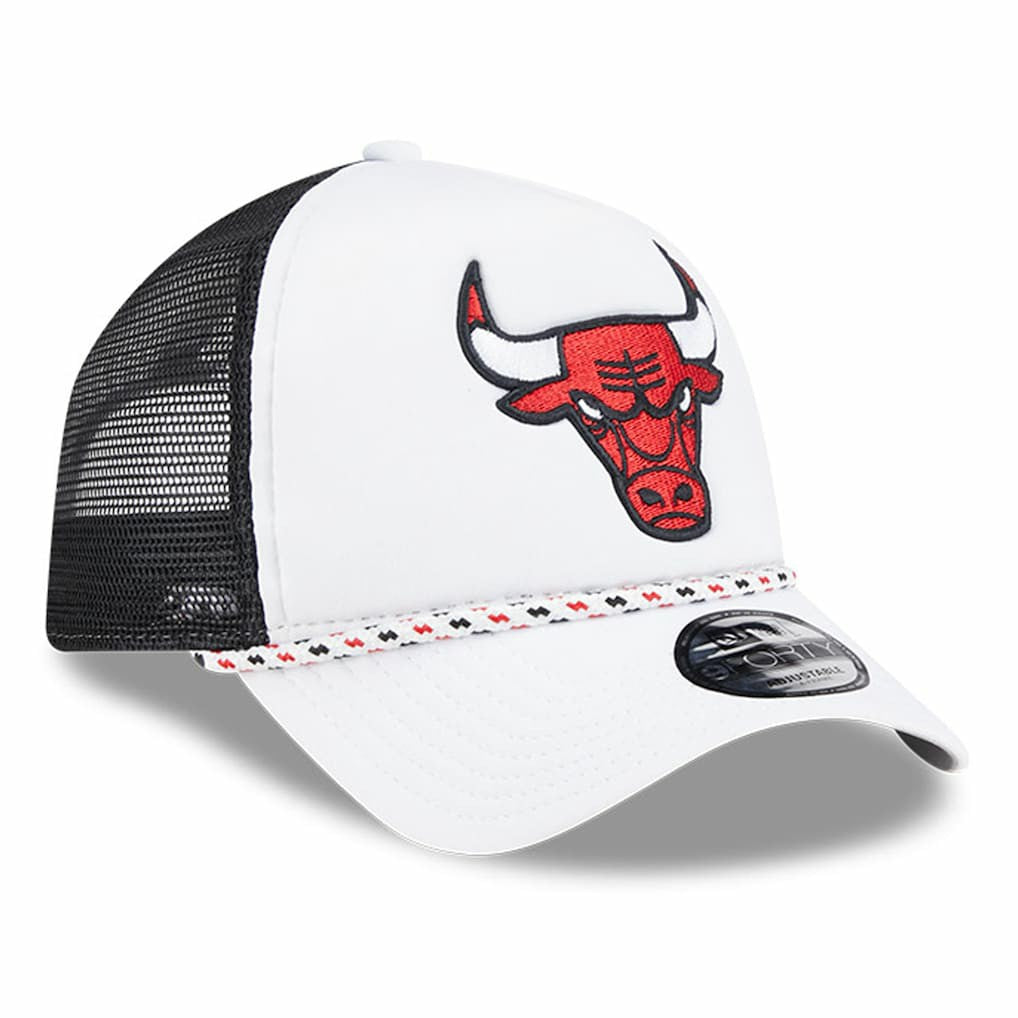 Chicago Bulls Court Sport Foam A-Frame 9FORTY Adjustable Trucker Hat - White/Black | New Era online