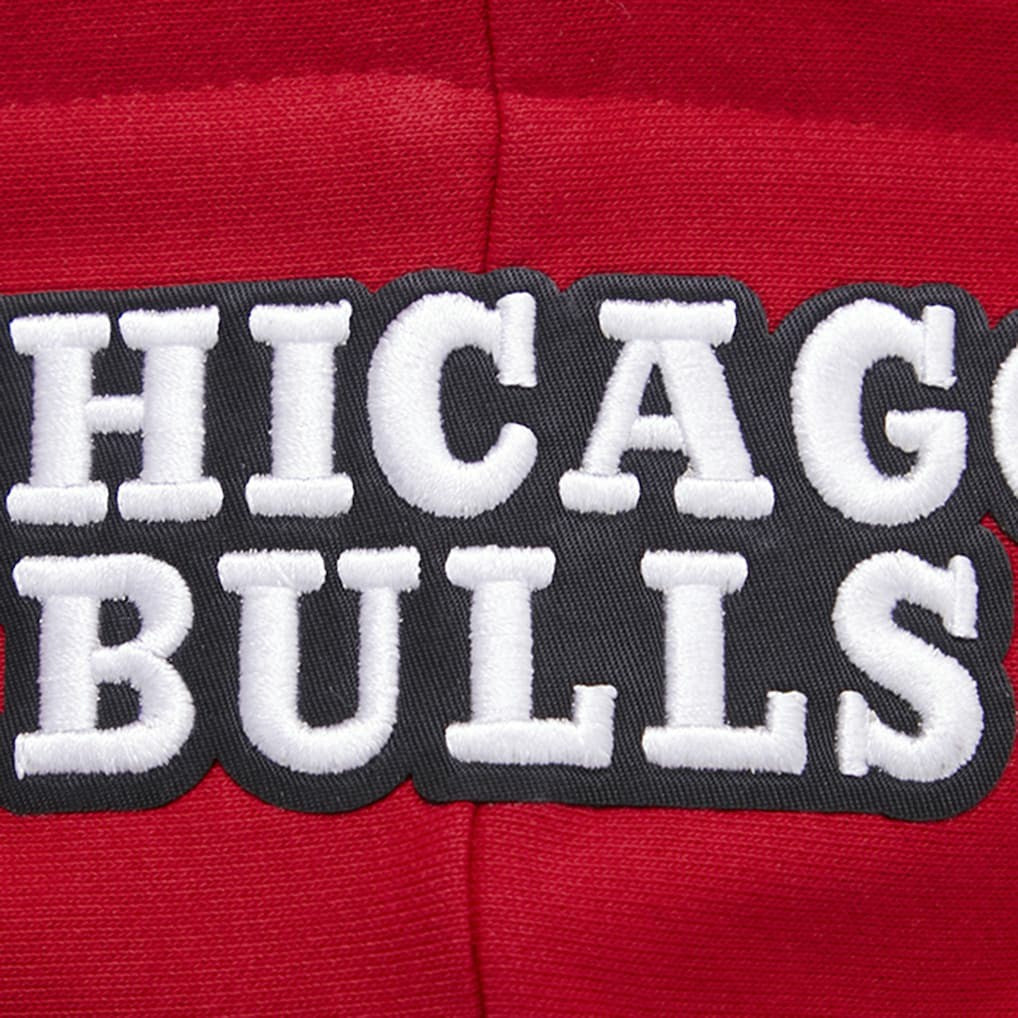 Chicago Bulls Pro Standard Women's Script Tail Cropped Pullover Hoodie - Red on sale
