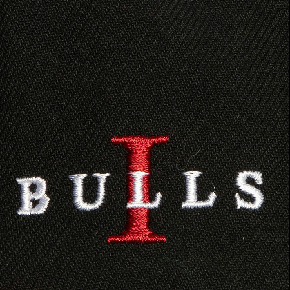 Chicago Bulls Core Snapback Hat - White/Red | Mitchell & Ness on sale