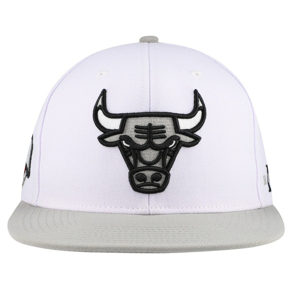 Chicago Bulls Core Snapback Hat - White | Mitchell & Ness for sale