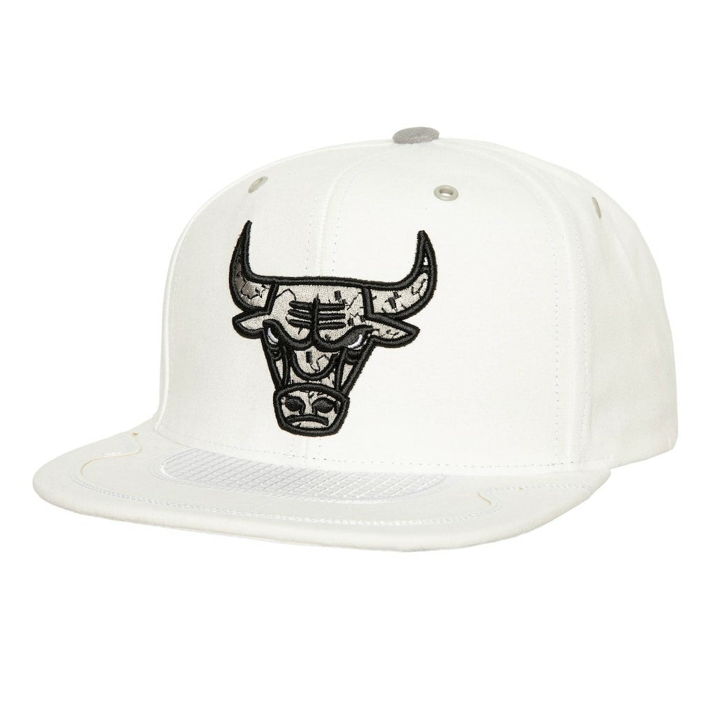 Chicago Bulls Day 4 Snapback Hat - White | Mitchell & Ness online