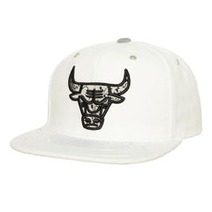 Chicago Bulls Day 4 Snapback Hat - White | Mitchell & Ness online