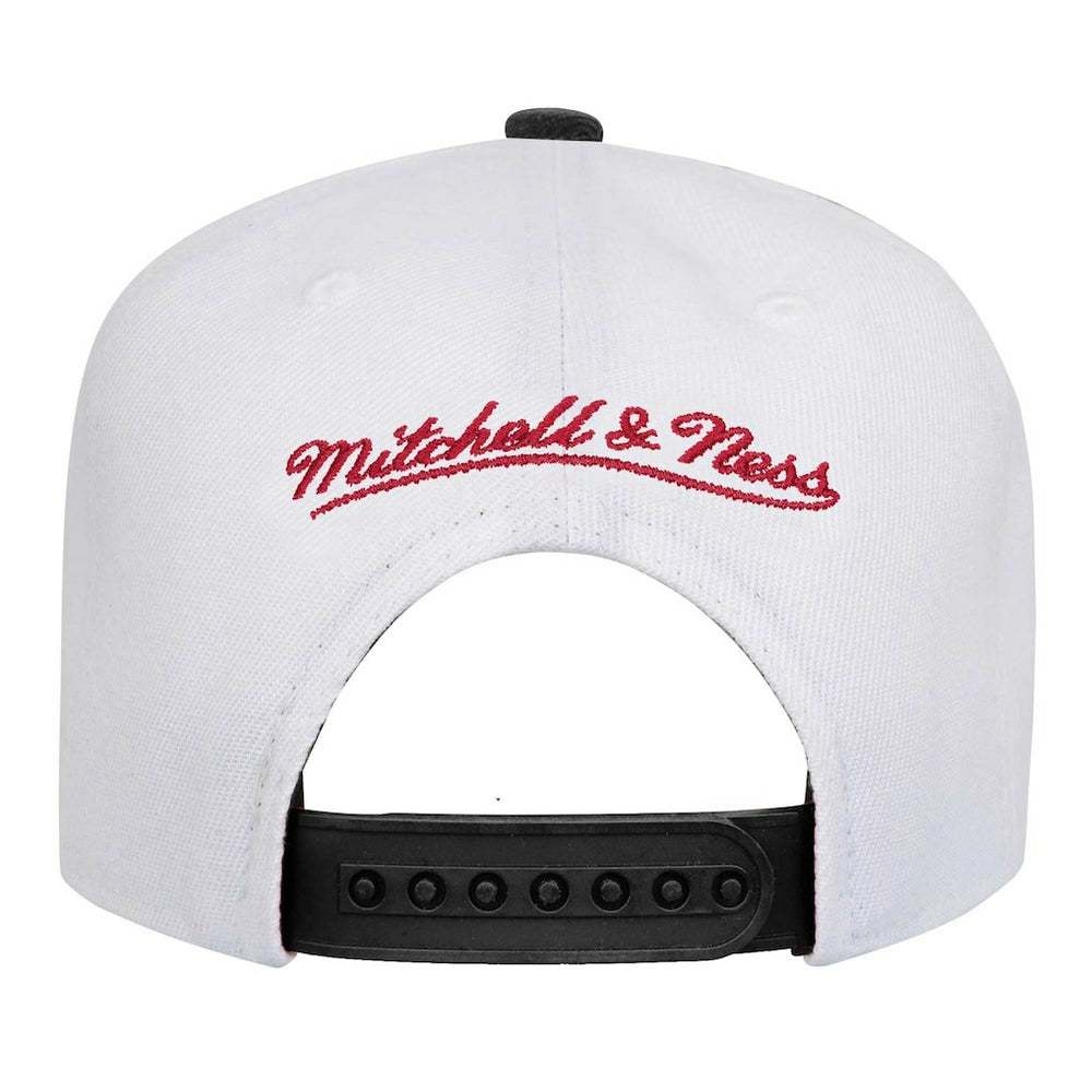 Chicago Bulls Youth Wave Runner Snapback Hat - White | Mitchell & Ness on sale