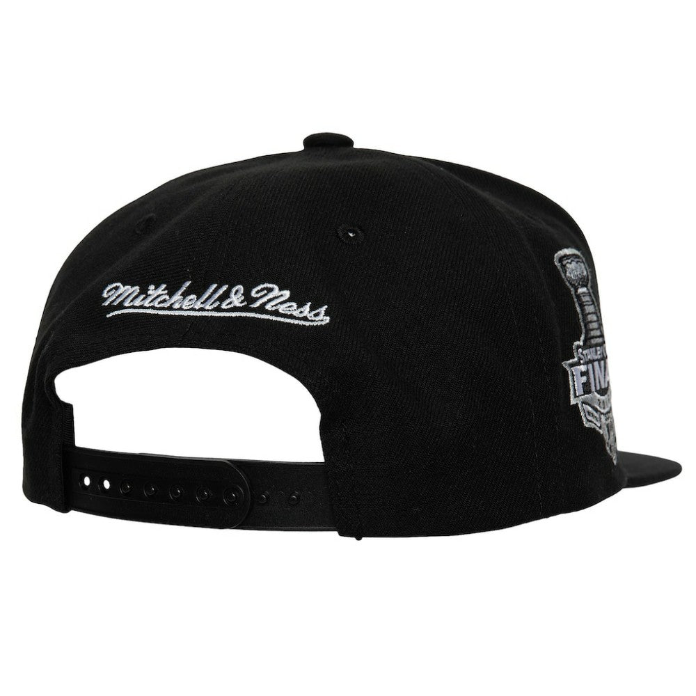 Chicago Blackhawks Mitchell & Ness Core Top Spot Snapback Hat Black
