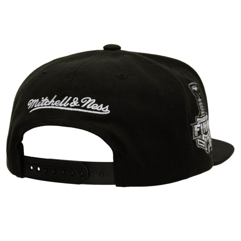 Los Angeles Kings Mitchell & Ness Core Top Spot Snapback Hat Black