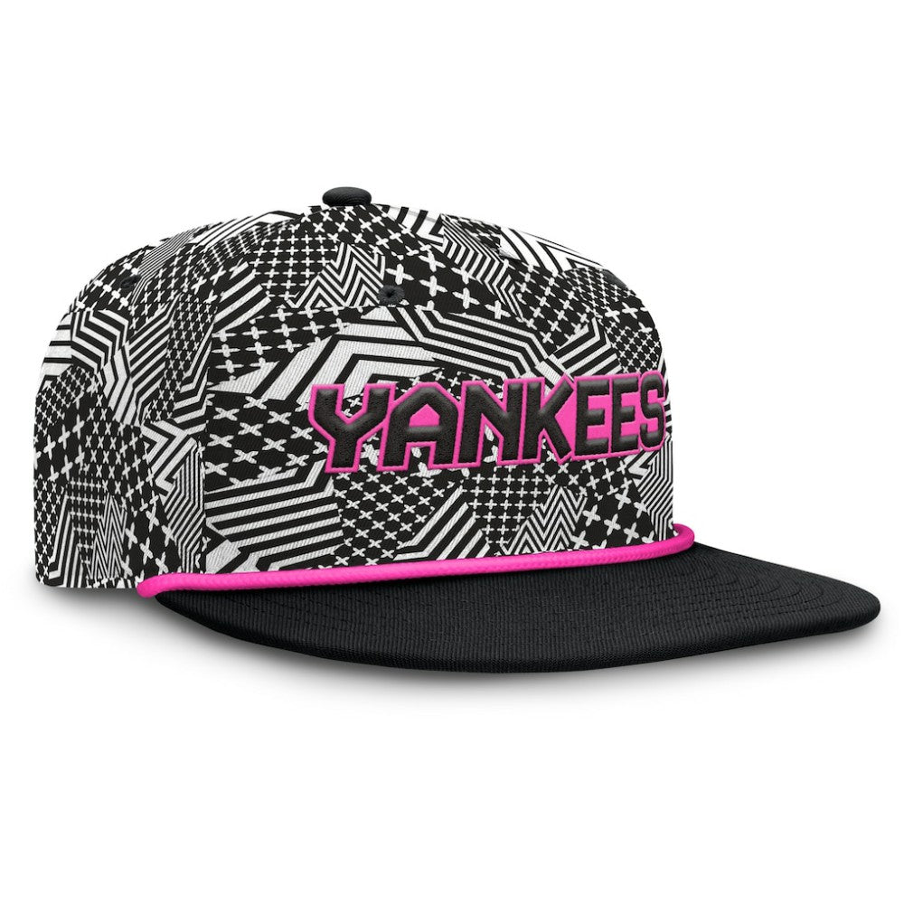 New York Yankees Let's Glow Moon Shot Snapback Hat - Black