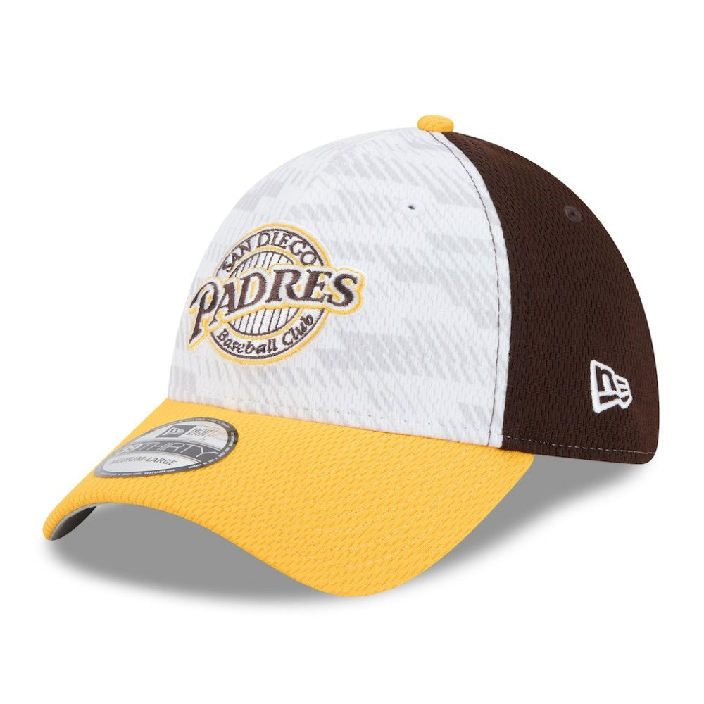 San Diego Padres 2025 MLB Clubhouse 39THIRTY Flex Hat - Brown/Gold | New Era