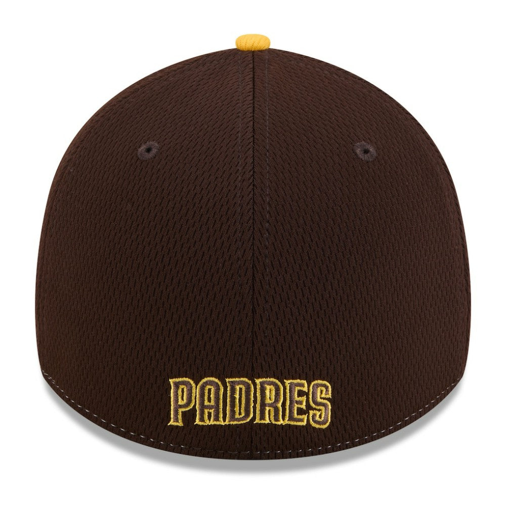 San Diego Padres 2025 MLB Clubhouse 39THIRTY Flex Hat - Brown/Gold | New Era