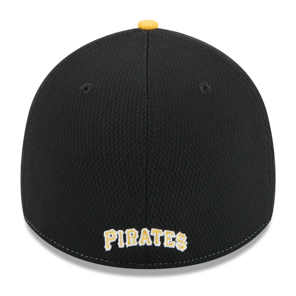 Pittsburgh Pirates 2025 MLB Clubhouse 39THIRTY Flex Hat - Black/Gold | New Era