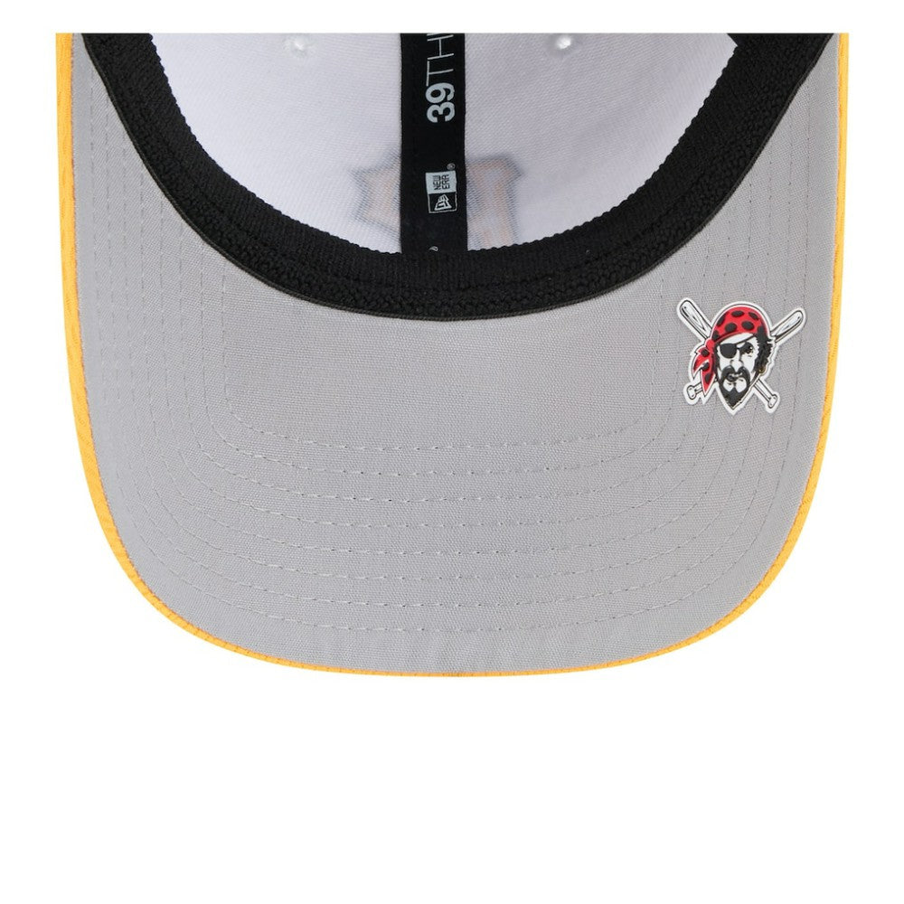 Pittsburgh Pirates 2025 MLB Clubhouse 39THIRTY Flex Hat - Black/Gold | New Era