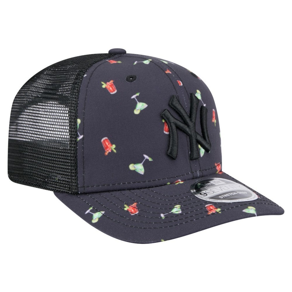 New York Yankees Adventure Drinks Pattern 9SEVENTY Stretch-Snap Hat - Black | New Era