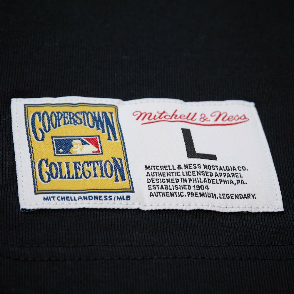 Roberto Clemente Pittsburgh Pirates Legends Collection Vintage Logo T-Shirt - Black | Mitchell & Ness
