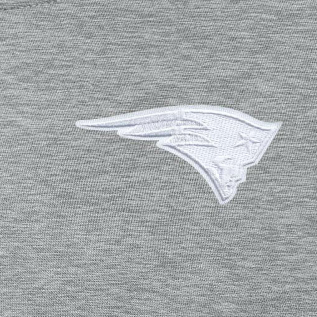 New England Patriots Antigua Women's Victory Crew Pullover Sweatshirt - Heather Gray online