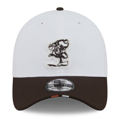 Cleveland Browns New Era 2025 NFL Training Camp Throwback Logo 39THIRTY Flex Hat - White/Brown on sale