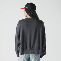 Atlanta Braves Women's Boxy Mineral Wash Dolmen Sleeve Cropped Sweatshirt - Navy | New Era