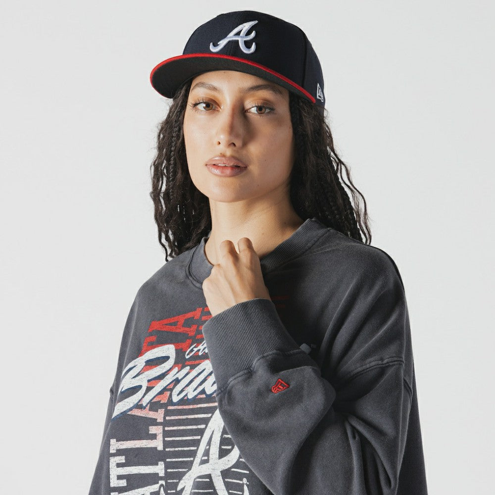 Atlanta Braves Women's Boxy Mineral Wash Dolmen Sleeve Cropped Sweatshirt - Navy | New Era