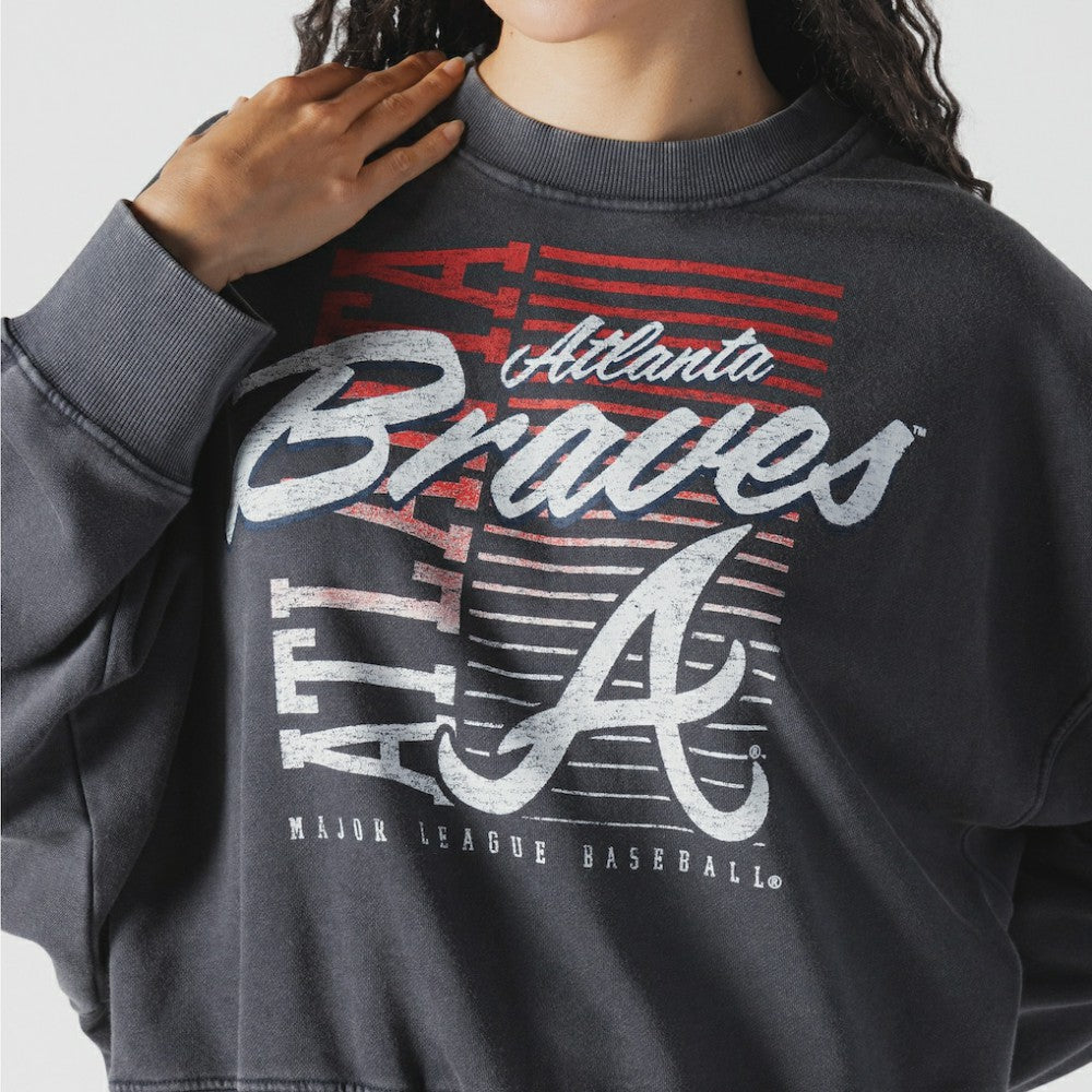Atlanta Braves Women's Boxy Mineral Wash Dolmen Sleeve Cropped Sweatshirt - Navy | New Era