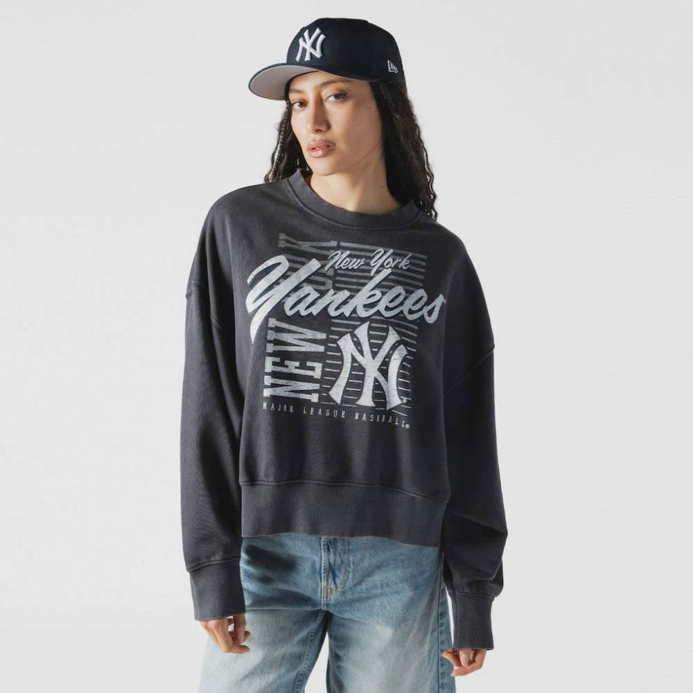 New York Yankees Women's Boxy Mineral Wash Dolmen Sleeve Cropped Sweatshirt - Navy | New Era