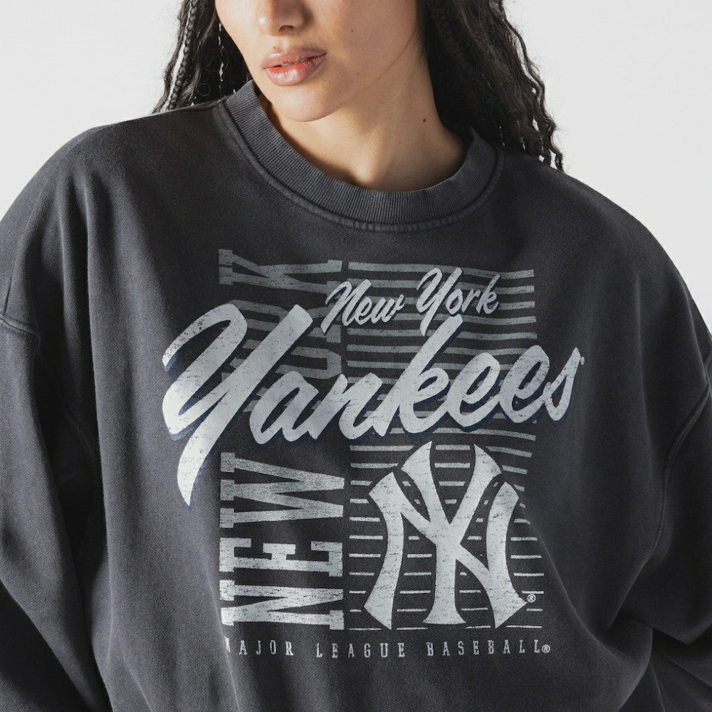 New York Yankees Women's Boxy Mineral Wash Dolmen Sleeve Cropped Sweatshirt - Navy | New Era