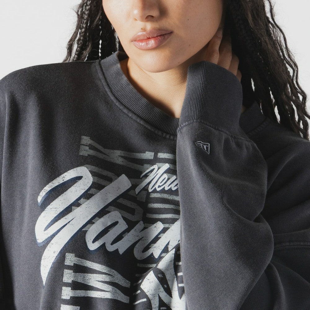 New York Yankees Women's Boxy Mineral Wash Dolmen Sleeve Cropped Sweatshirt - Navy | New Era