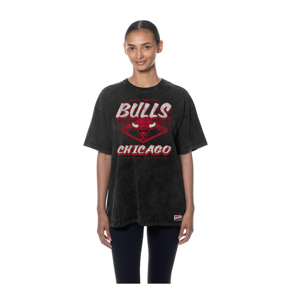 Chicago Bulls Women's Throwback Mineral Wash Oversized T-Shirt sale - Black | New Era for sale