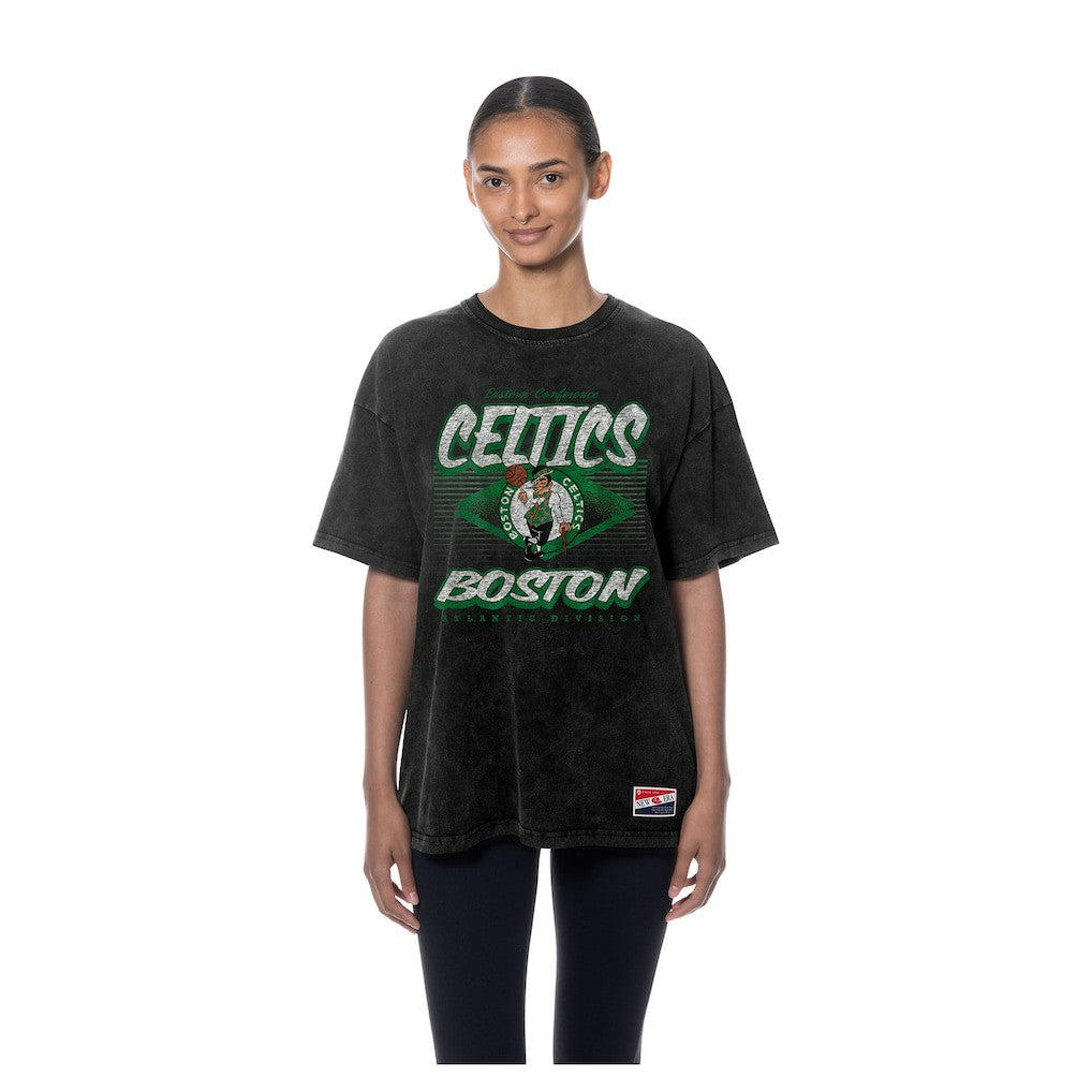 Boston Celtics Women's Throwback Mineral Wash Oversized T-Shirt - Black | New Era on sale