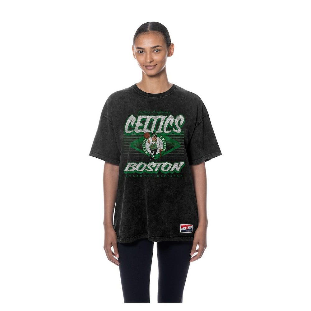 Boston Celtics Women's Throwback Mineral Wash Oversized T-Shirt - Black | New Era on sale