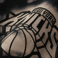 New York Knicks Injection Bleached Out Raw Edge Oversized T-Shirt - Black | New Era online
