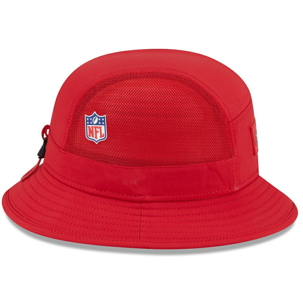 San Francisco 49ers New Era 2025 Sideline Bucket Hat - Scarlet outlet