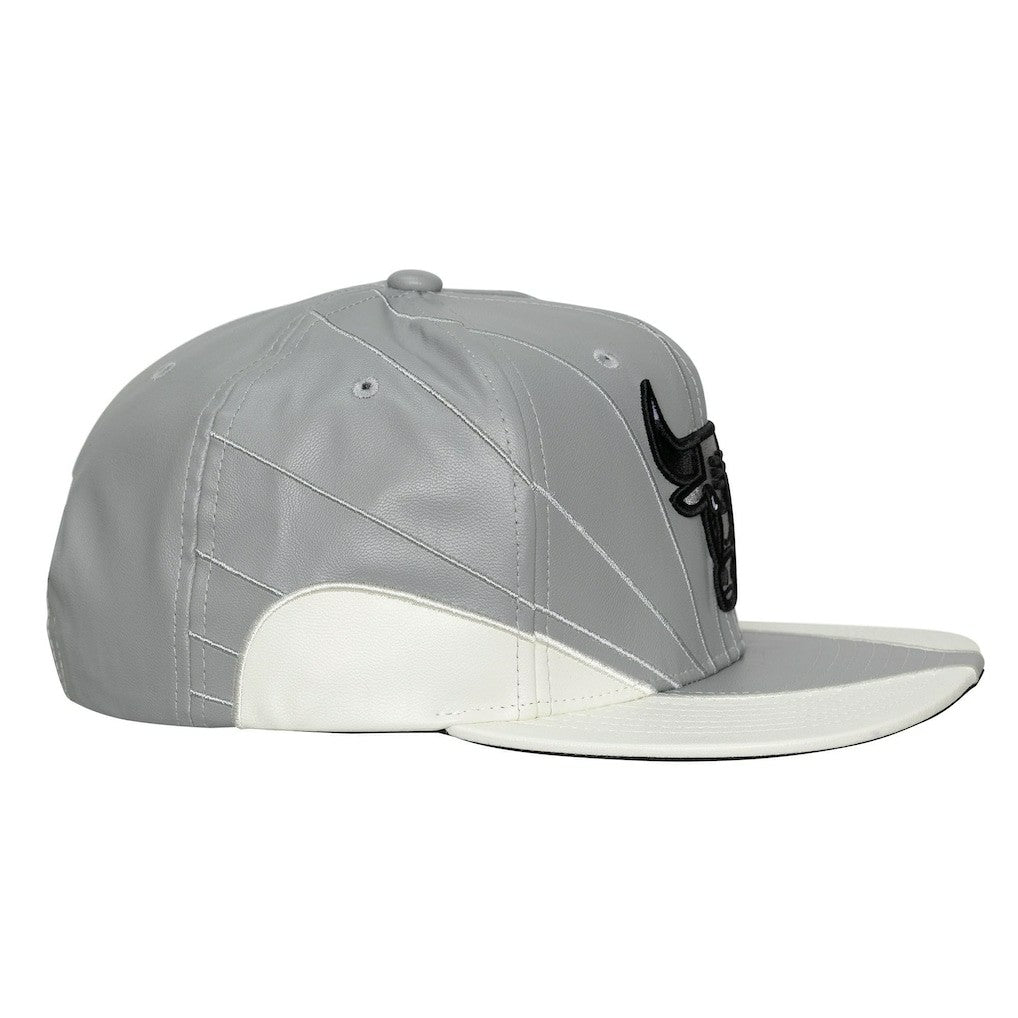 Chicago Bulls Day 12 Two-Tone Faux Leather Snapback Hat - Gray/White | Mitchell & Ness shop