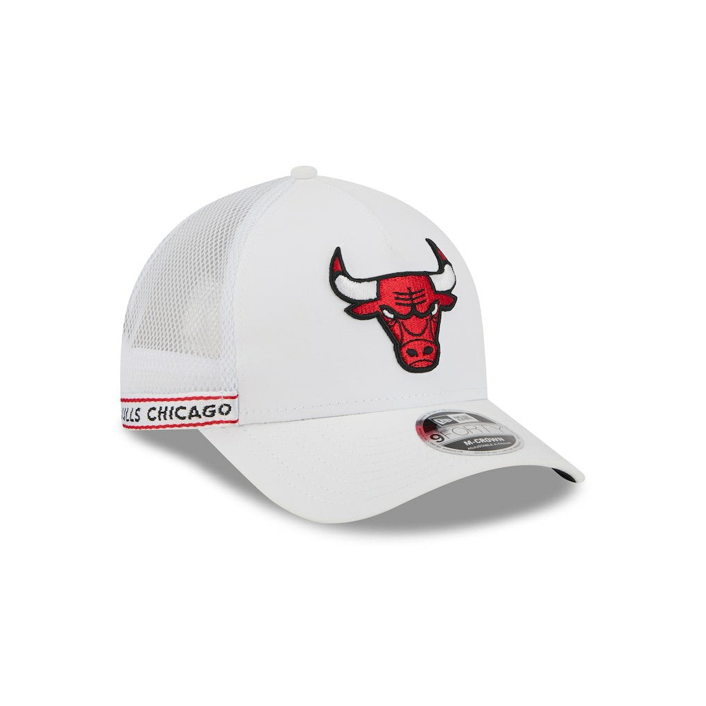 Chicago Bulls Featherweight Team Tape 9FORTY M-Crown A-Frame Adjustable Hat - White | New Era for sale