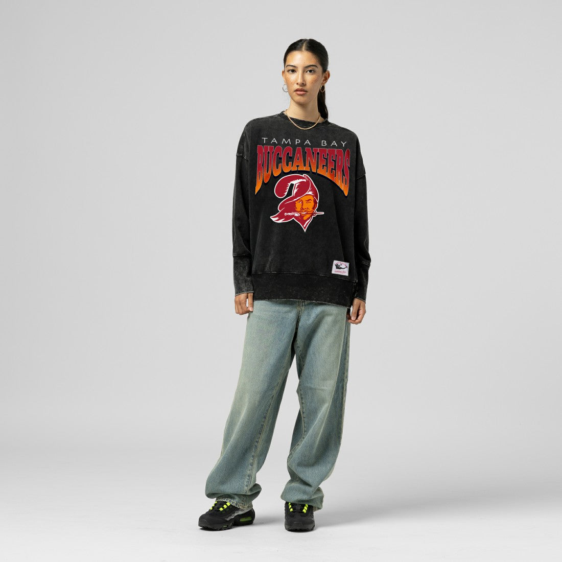Tampa Bay Buccaneers Women's Delineate Mineral Wash Crewneck Sweatshirt - Black on sale